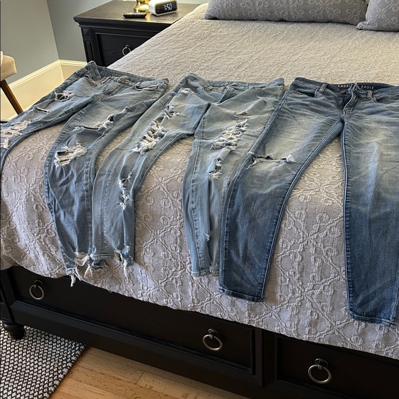American Eagle Women’s Jeans - 3 pairs - Picture 2 of 9